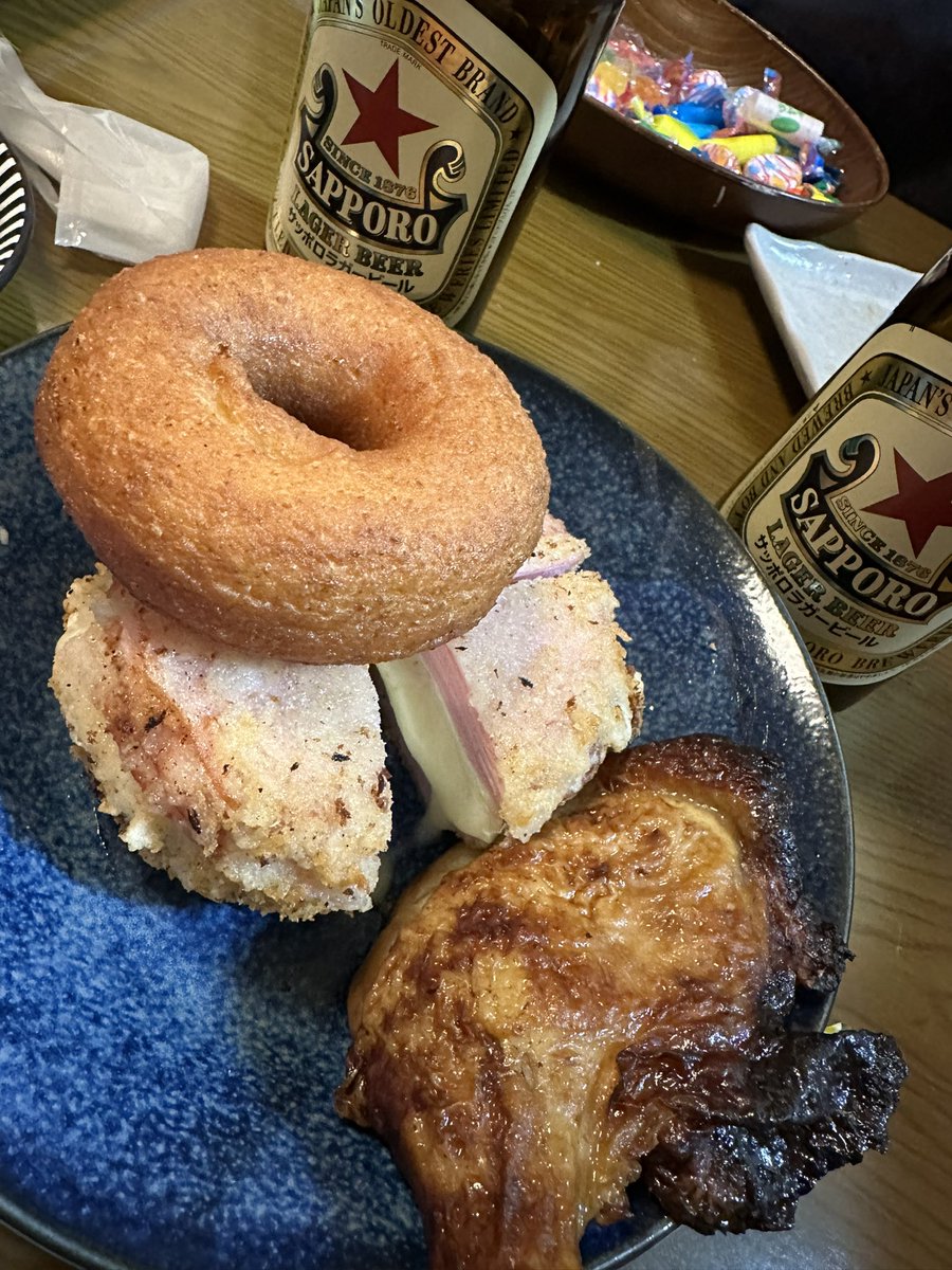 Rstyle045go's tweet photo. 昨日の野毛飲み!
ママさんのお誕生日もお祝い出来て良かったし、新しい友達もたくさん出来ました!
いつも美味しい料理ありがとう😊
また行きまーす!
#野毛
#ハムカツトモちゃん
#ハムカツ
#BAREND https://t.co/0NRHFKPyaX