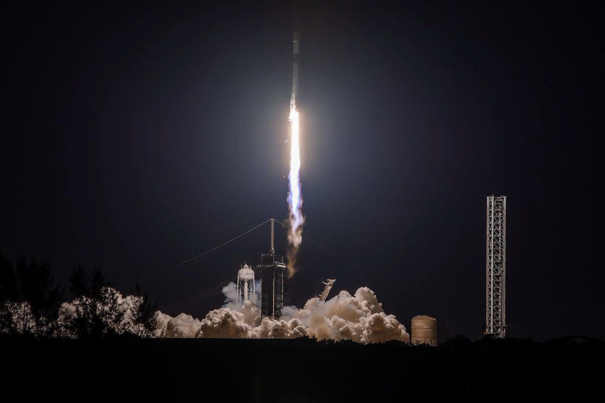 SpaceX's tweet photo. Falcon 9 launches 23 @Starlink satellites to low-Earth orbit from Florida https://t.co/OUosKSJbFL