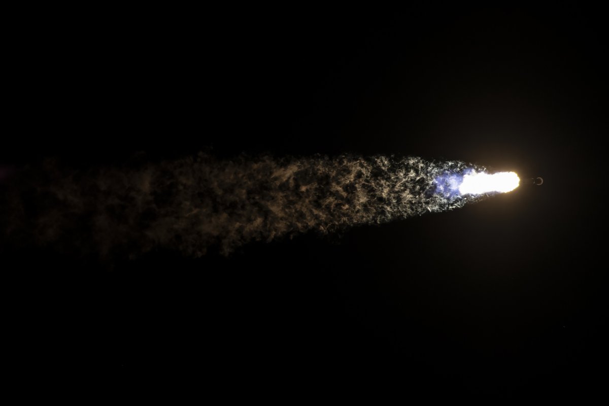 SpaceX's tweet photo. Falcon 9 launches 23 @Starlink satellites to low-Earth orbit from Florida https://t.co/OUosKSJbFL