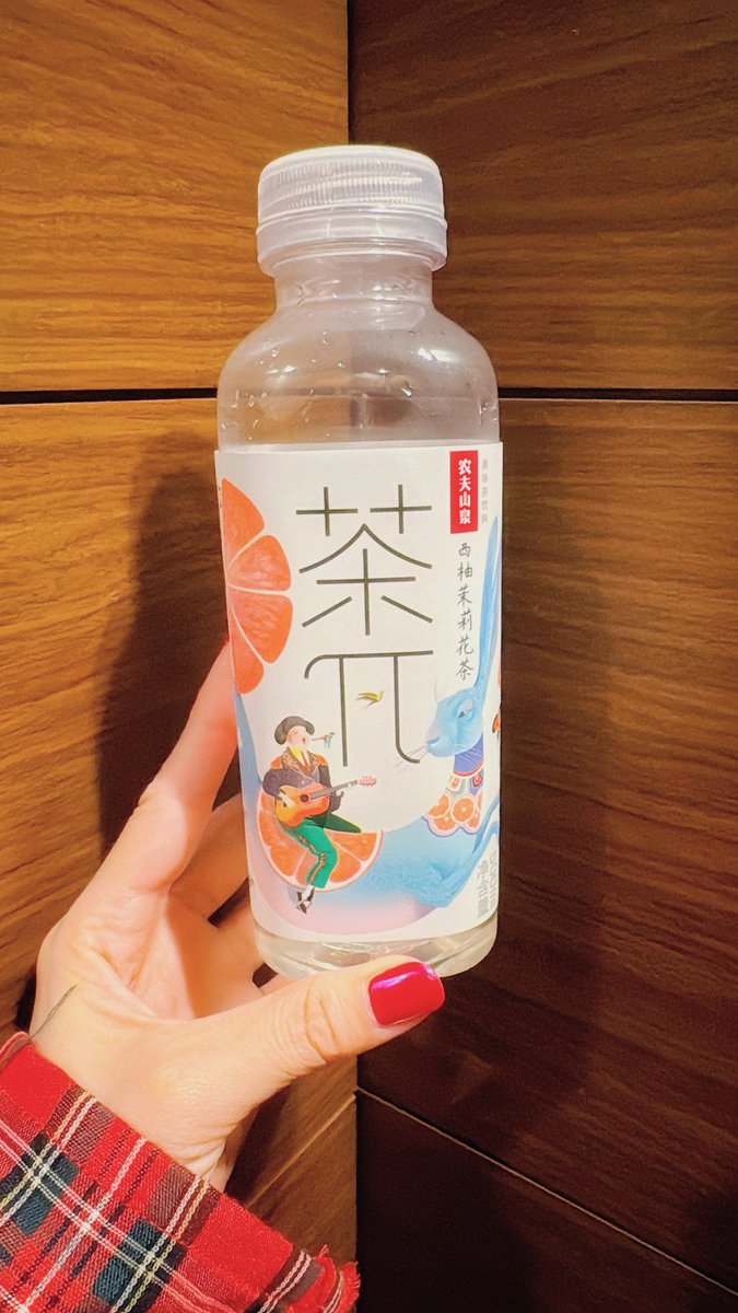 LiSA_OLiVE's tweet photo. おはよー☀️
この中国のお茶が美味しい🤤ジャスミンと柚とあとなんだ？🙃

「Shouted Serenade」にも収録されています「拝啓わたしへ」の気分で迎えた本日です🎧もうアジアツアー来週じゃーーーん！💨たいへん！💨

今夜は21:45- 南波志帆ちゃんがMCを務めるNHK #ミュージックライン　です📻
全国からぜーったい聴いてください📻
@nanba44