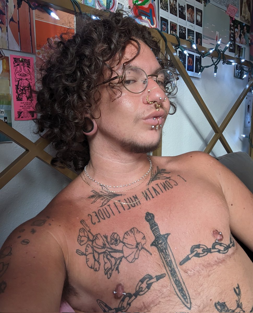 doefaced's tweet photo. Boys w curly brown hair and glasses and facial piercings, am I right folks? https://t.co/V2lFYOhFg2