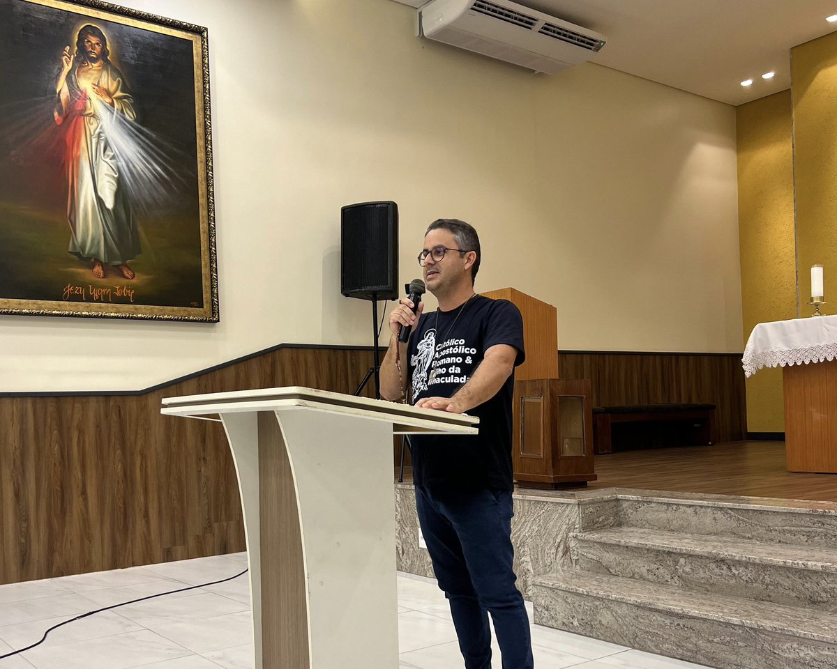 comunidadepiox's tweet photo. “Muitas vezes nos buscamos o extraordinário, mas é na simplicidade da oração que Deus realiza grandes milagres.” #grupodeoração https://t.co/a1zwzsObCQ