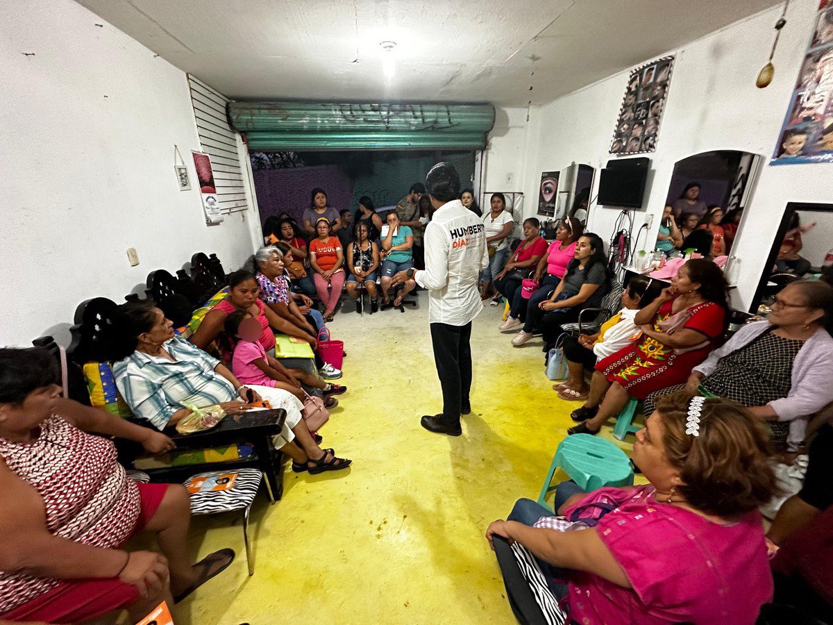 humbertodiaz22's tweet photo. Este 02 de junio hay que votar por lo nuevo! 👊🏼🍊

Hoy tuve oportunidad de conversar con mis amigas de la Col. Izazaga para construir el Chilpo que queremos, gracias por el espacio. 🧡 https://t.co/hBig5HZ6rr