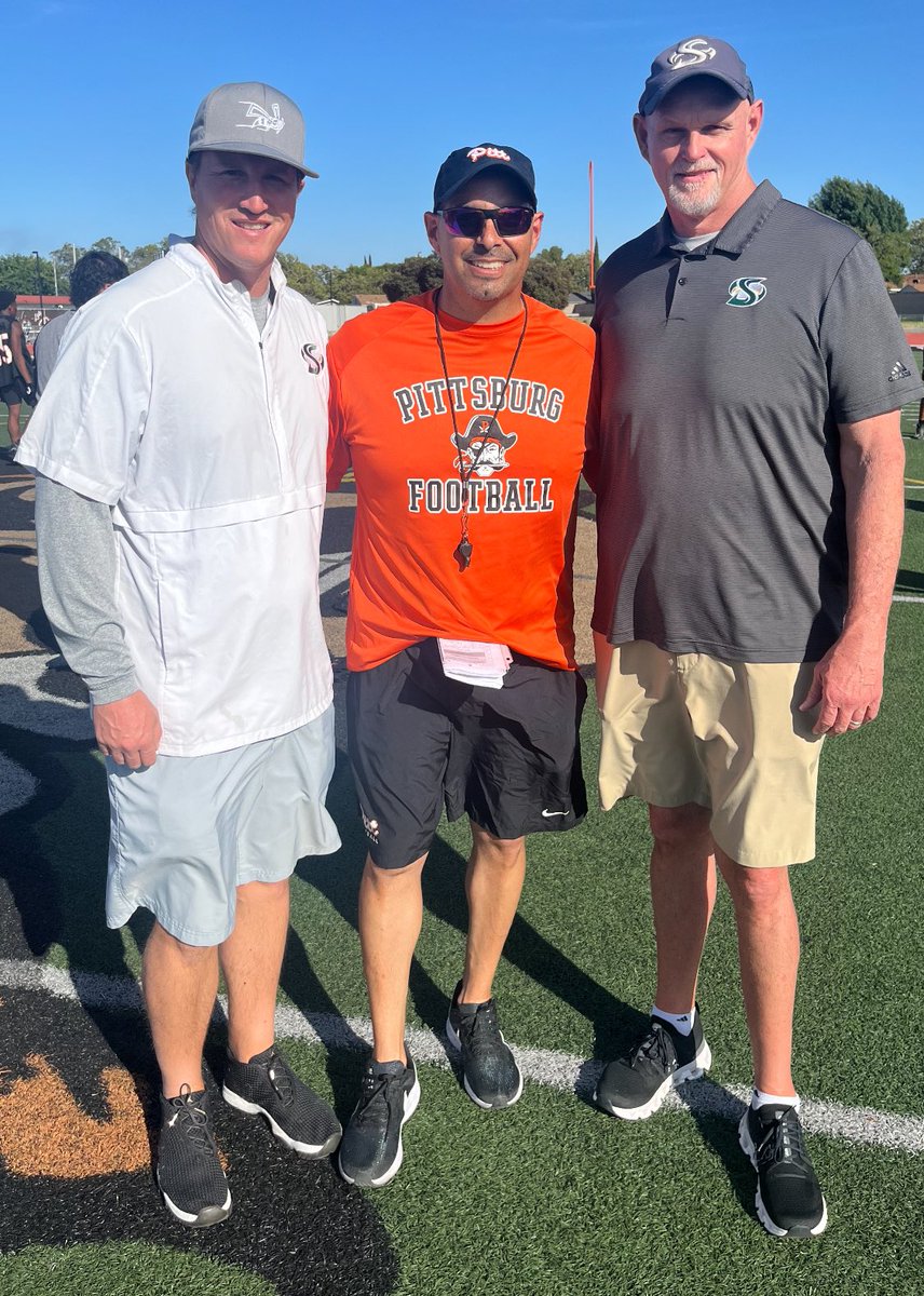 PittHSFootball's tweet photo. Sac State Head Coach @CoachAThompson and Asst. HC @coachkmr checking out the Pirates today! Only a couple Spring practices remain before the Pirates start Summer Camp π£π₯π£π₯π£π₯ Thanks for coming @SacHornetsFB #HoistTheColorsπ΄ββ οΈ #100YearsOfWinning #StingersUp #PITT π΄ββ οΈππ
ΏοΈπππ΄ββ οΈ https://t.co/tWEQUShu2V