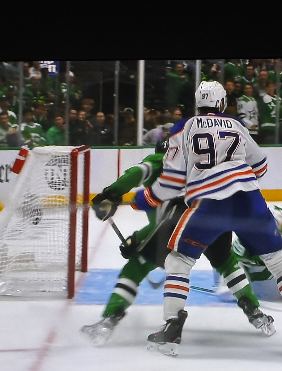 Jake Oettenger robs Connor McDavid HOLY Only if we had Demko it would’ve been the same #Canucks