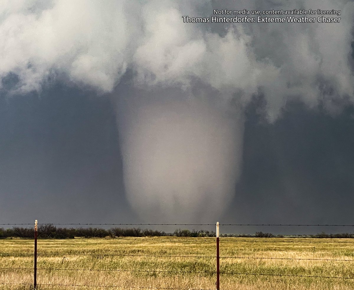 Thomas Hinterdorfer (@hinto62) on Twitter photo North of Eldorado, Oklahoma this evening. Absolute insanity! Long lived strong to violent tornado. #okwx <a href="/NWSNorman/">NWS Norman</a> North of Eldorado, Oklahoma this evening. Absolute insanity! Long lived strong to violent tornado. #okwx <a href="/NWSNorman/">NWS Norman</a>