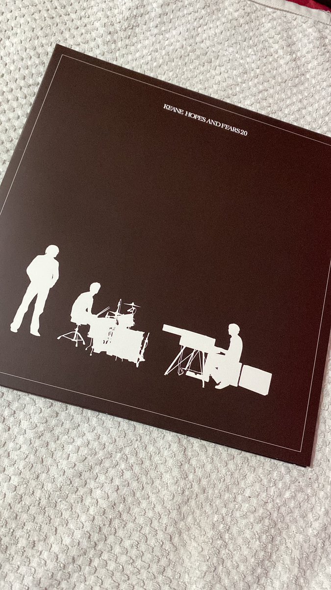 thehamburgsong's tweet photo. Hace unos días llegó !!! El spotify fans first de @keaneofficial !!! La versión color Borgoña que es hermosa !!! Y mi primer vinilo 😎✌🏼 #keane #keane20 #tomchaplin #richardhughes #timriceoxley #jessequin #hopesandfears https://t.co/xwRgo5nPtS