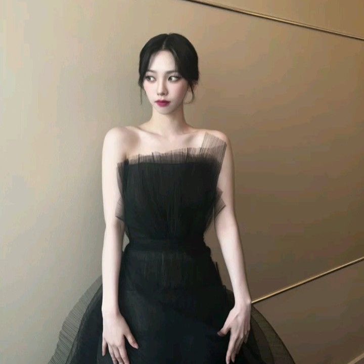 skizaes's tweet photo. luxurious 🖤 https://t.co/Bo9E7Vd92n