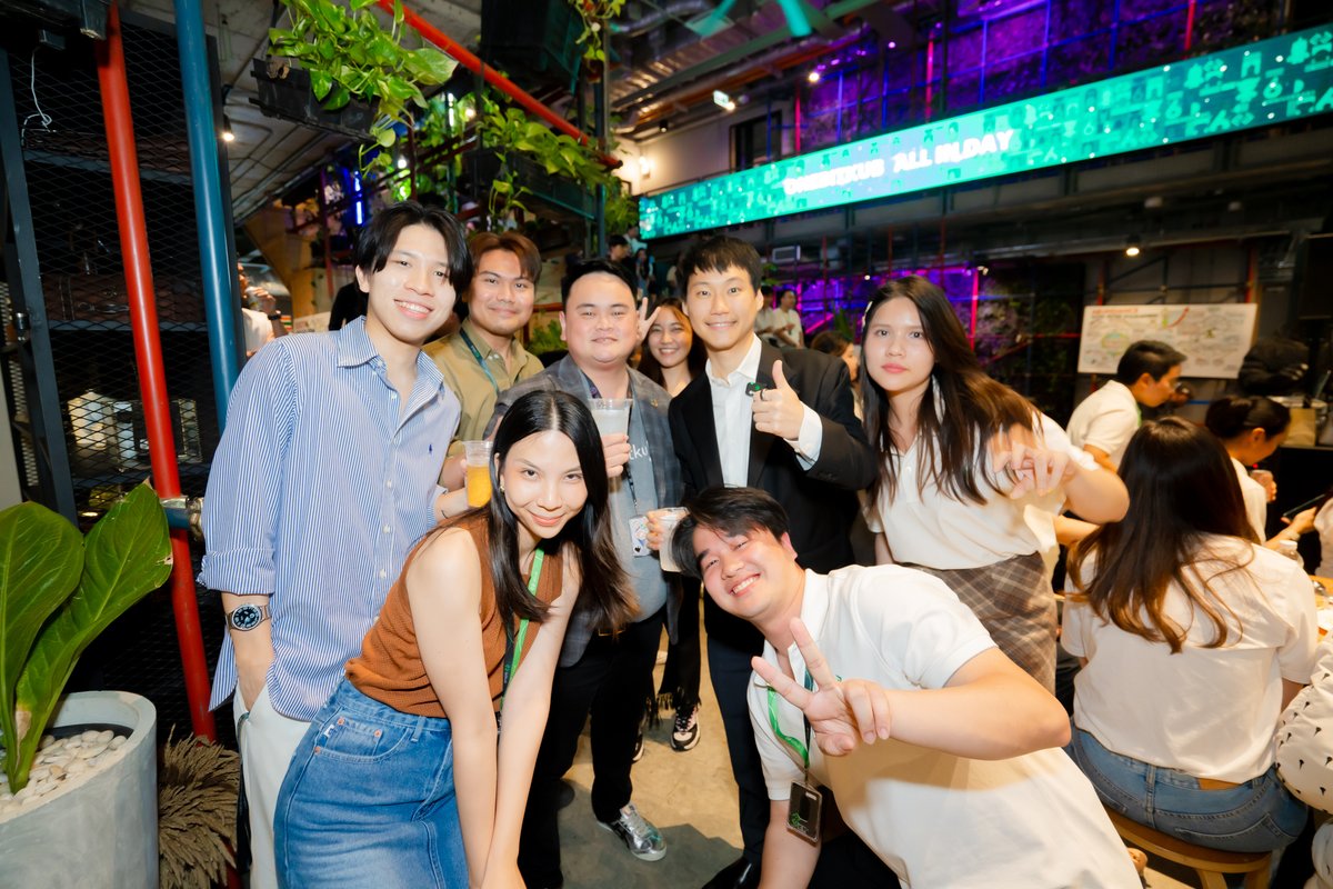 toppjirayut's tweet photo. 💚บรรยากาศงานฉลองครบรอบ 6 ปีของ "Bitkub Group" ขอขอบคุณชาว Bitkubers ทุก ๆ คนที่ร่วมเดินทางมาด้วยกันตลอดระยะเวลานับตั้งแต่จุดเริ่มต้นจนถึงปัจจุบันและหลังจากนี้พวกเราจะก้าวไปสู่อนาคตยุคใหม่ต่อไปด้วยกันครับ
#Onebitkub #ToppJirayut #ท๊อปจิรายุส https://t.co/aoGxKlHv4t