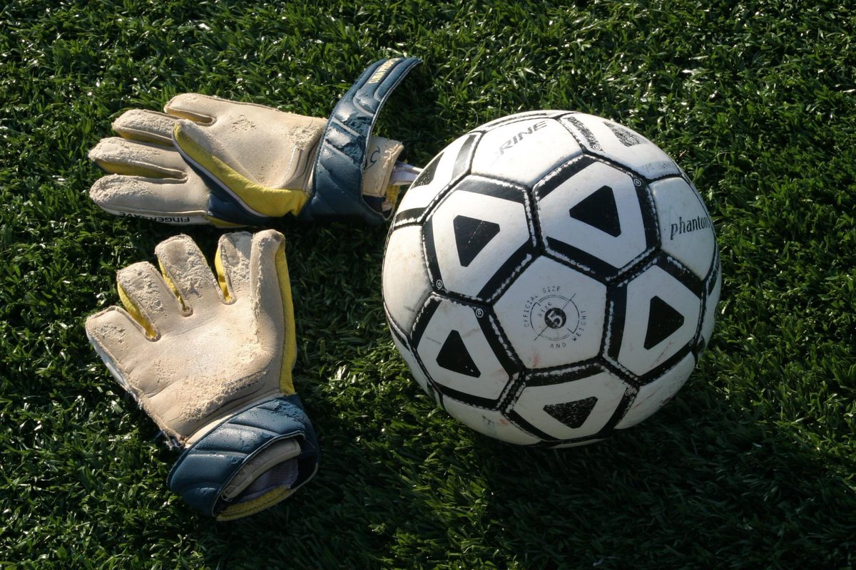 Attention Oshkosh United goalkeepers: Remember to look in PlayMetrics for the "Goalkeeper Training Spring 24" under programs to sign up for additional training sessions!