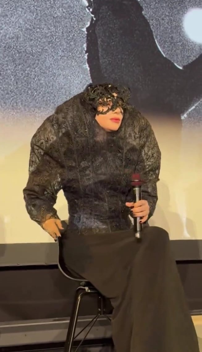 OHHMYGAGAcom's tweet photo. #NUEVO | Así es el look que Lady Gaga viste hoy para el #chromaticaBallPremiere
Hoy, Monsters, hemos entrado en la nueva era. https://t.co/HWT0eQDBRJ