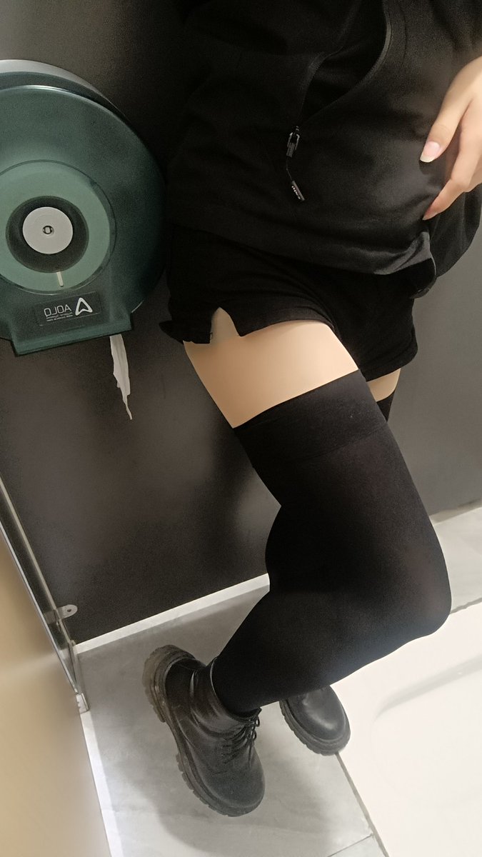 加速器抽风好多天了，有没有人借个加速器啊😭😭😭