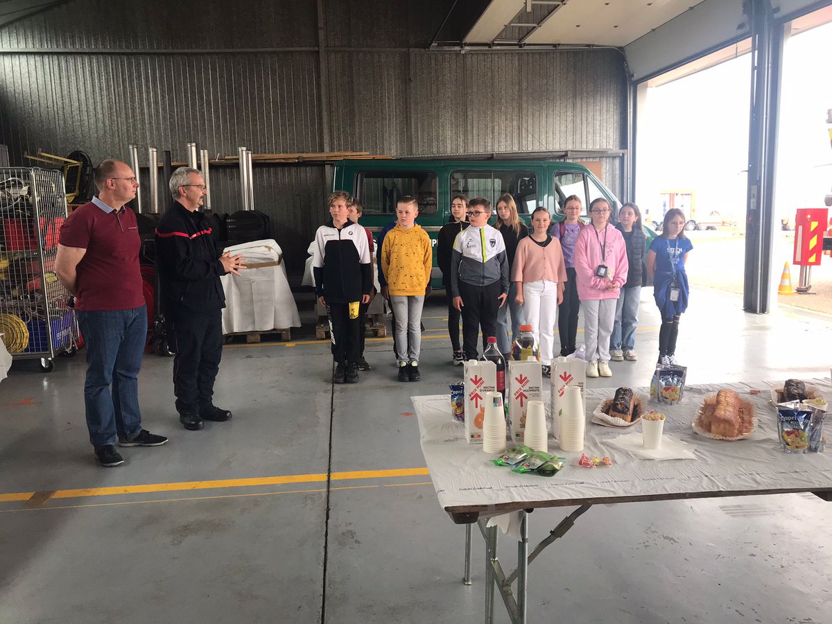 Remise des diplômes à la promotion 2024 des cadets de la sécurité civile du <a href="/CLGSEITLINGER/">Collège Jean Seitlinger</a> en présence de nombreux officiels. Bravo aux élèves et un grand merci aux encadrants 😀.
<a href="/RLaganier/">Richard Laganier</a> <a href="/Dsden57/">DSDEN de la Moselle</a> @GregoryPremon <a href="/SDIS57/">Sapeurs-Pompiers de la Moselle</a> <a href="/MoselleCD57/">Département Moselle</a>