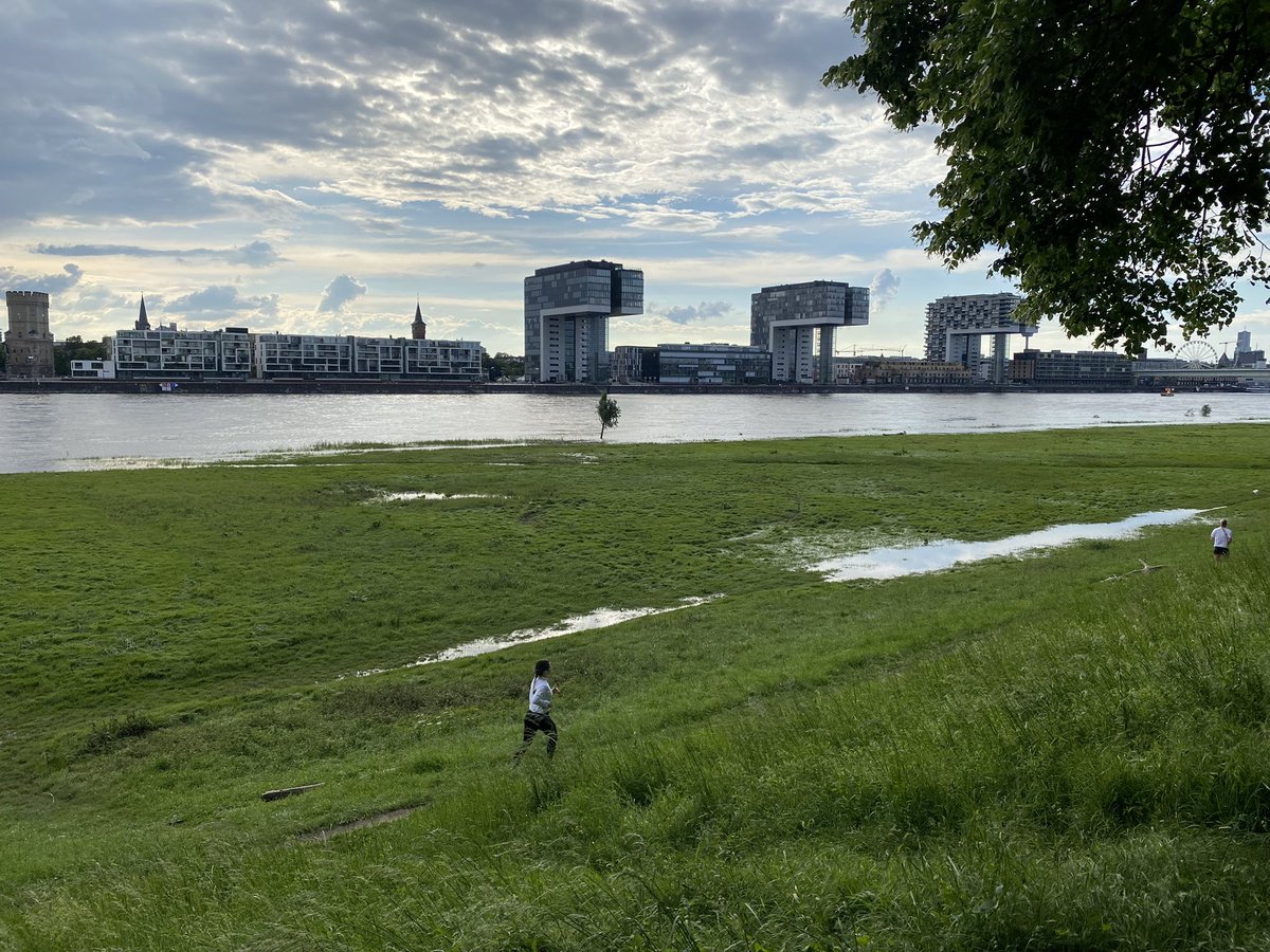 Ohinte's tweet photo. #Hochwasser in #Köln als Folge des #Klimawandels https://t.co/j58VH5sXbi