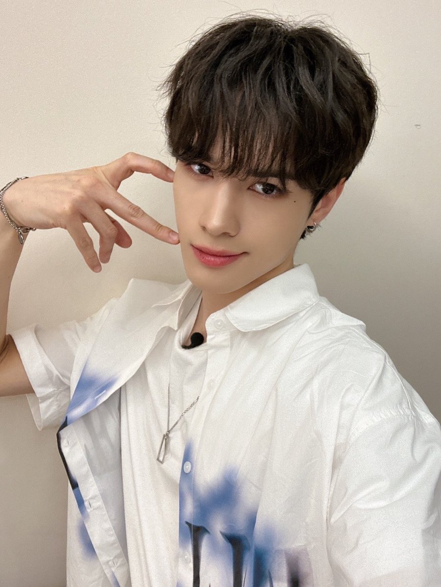 BDU4official's tweet photo. [📷] 

우리 삐유여러분!! 앞으로 삐듀와 함께 수많은 행복한 추억들을 만들자~ 사랑해요! B.D.U 💖 B.U 

#BDU #비디유 #JAYCHANG #제이창 #ジェイチャン #삐유 https://t.co/zZw5x9umTS