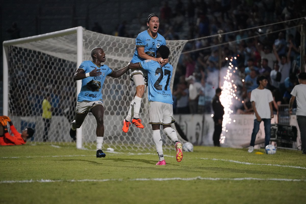 JaibaBrava_TM's tweet photo. 📷 #Galería | ¡MARAVILLOSA NOCHE CELESTE! 🤩

Te compartimos las postales de la Ida del Campeón de Campeones 🏆  donde tomamos ventaja por marcador de 3-0

#SinRajarse 🦀💙 https://t.co/Zu0rGDmjKk