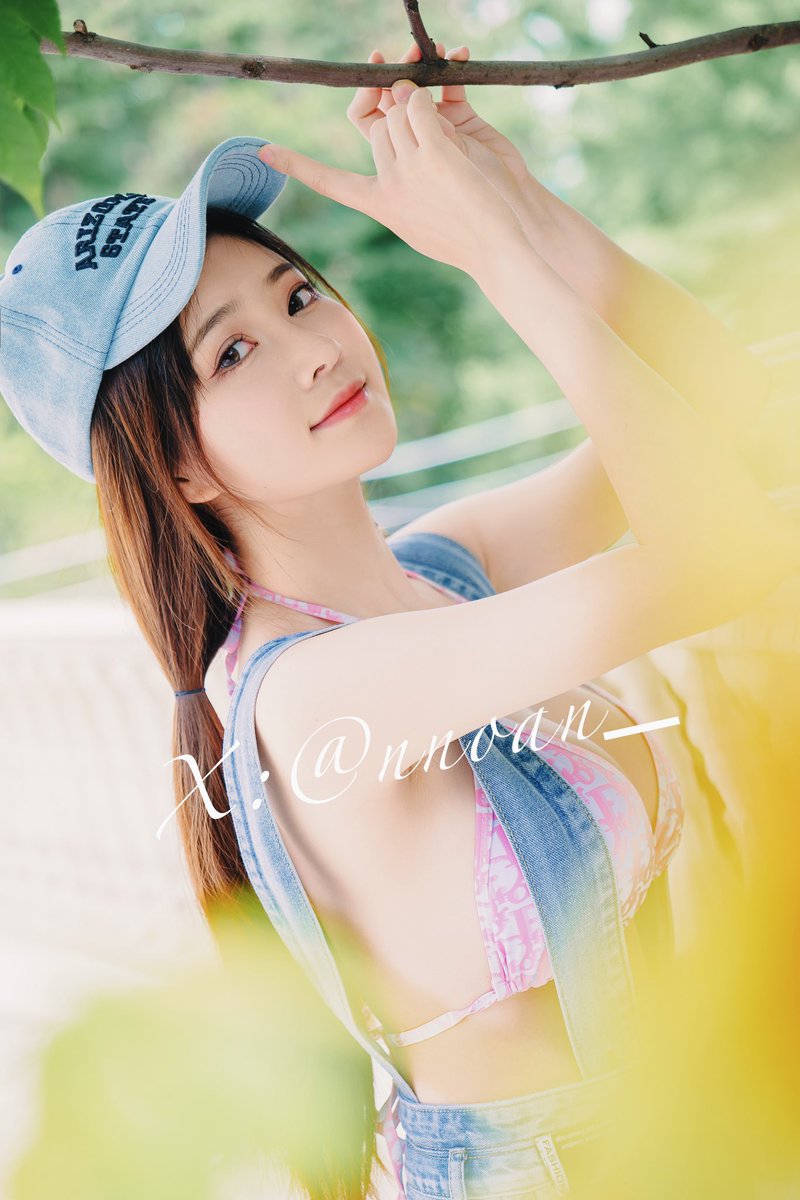 这个夏天给我点惊喜吧
夏日清新写真《盛夏》套图上新，私信解锁😘
Give me a surprise this summer
Fresh summer photo album "Summer" set updated, unlocked by private message

#年年nnian   #小清新   #户外露出   #纯欲  #性感写真  #反差少女 https://t.co/pr3De3ZL7j
