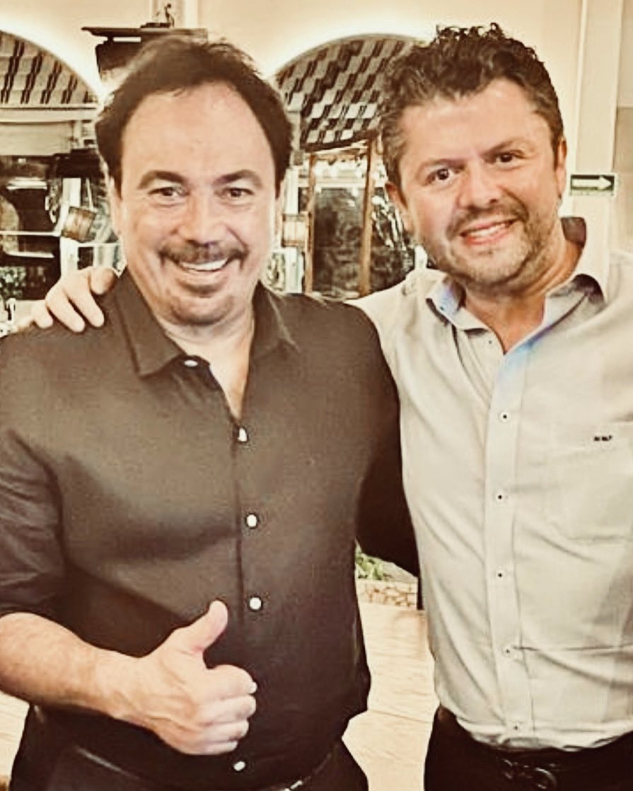 manumollevi's tweet photo. Con el gran @hugosanchez_9 ¡Gracias HuGol! #pichichi https://t.co/RcQcL7jYHG
