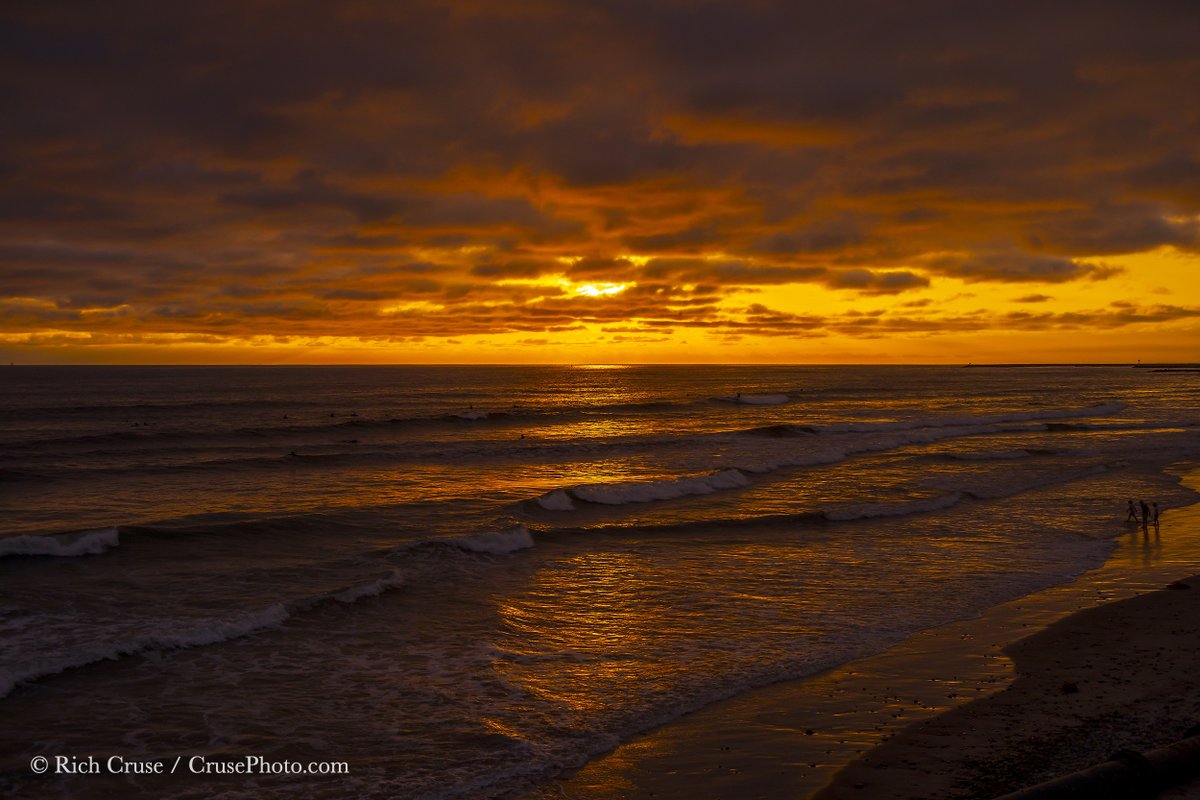 Thursday #sunset in #Oceanside. @VisitOceanside  @visitsandiego  @VisitCA #StormHour #ThePhotoHour #CAwx #SanDiegoWX @NikonUSA #NikonCreators #Nikonz7ll