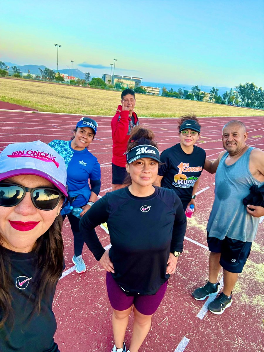 Hoy también tocó pista 🏃‍♀️🏃‍♀️🏃‍♀️🏃‍♀️
Saludos 👊

#templorunner
#MeEncantaCorrer
#sinolopubliconovale
#SomosMasLocos
#SumandoKMx
#ComuniRunners