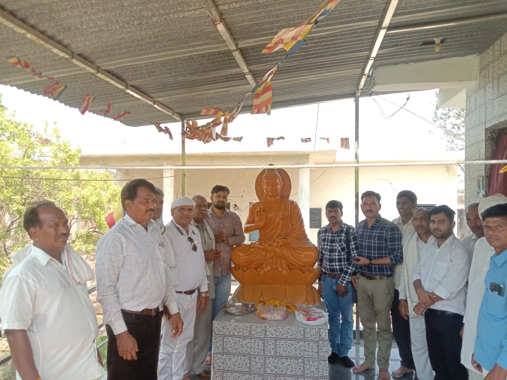 बुद्ध विहार बूटी कुईया, मालनपूर, जिला भिण्ड, M.P. में क्षत्रिय समाज एवं सर्व समाज ने मिलकर गौतम बुद्धा / शाक्य सिंह की 2568 वीं जयंती मनाई गई।

नमो बुद्धाय 🙏🙏
जय क्षात्र धर्म🚩🚩