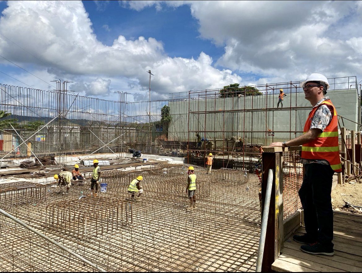 EUPasifika's tweet photo. How does the #EU improve access to safe water for >100.000 people in Honiara, capital of #SolomonIslands?
In line with #GlobalGatewayStrategy and Solomon’s priorities the EU contributes EUR 18M to the UWSSSP project to improve access to safe water and improved sanitation. 1/2 https://t.co/HWJIwHVttS