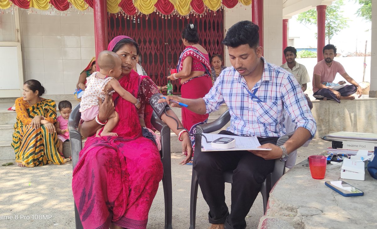 HealthCareWhp's tweet photo. #MNCH programmes of @HealthCareWhp focus on streamlining and facilitating primary health services in the nearest govt health facilities through regular supportive supervision and facility assessment, as part of #samveg project. #HealthForAll https://t.co/CdyegVCaUN