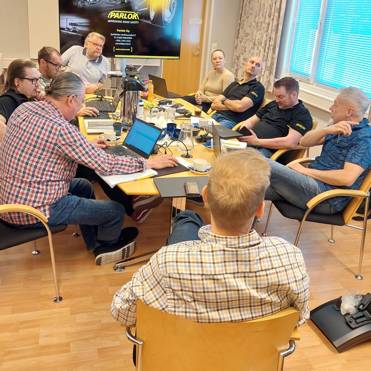 ParlokFIN's tweet photo. Tällä viikolla Paraisille saapuivat kollegamme Lahdesta eli tytäryhtiö Oy Parlok Trading Ab. Tiivis kaksipäiväinen vierailu piti sisällään mm. tehtaaseen tutustumista, tuotekehitysasioita ja prosessien tarkistusta. Ja aina on mahtavaa tavata kollegoita ihan livenä kasvokkain ❤ https://t.co/dJjXAx43CQ