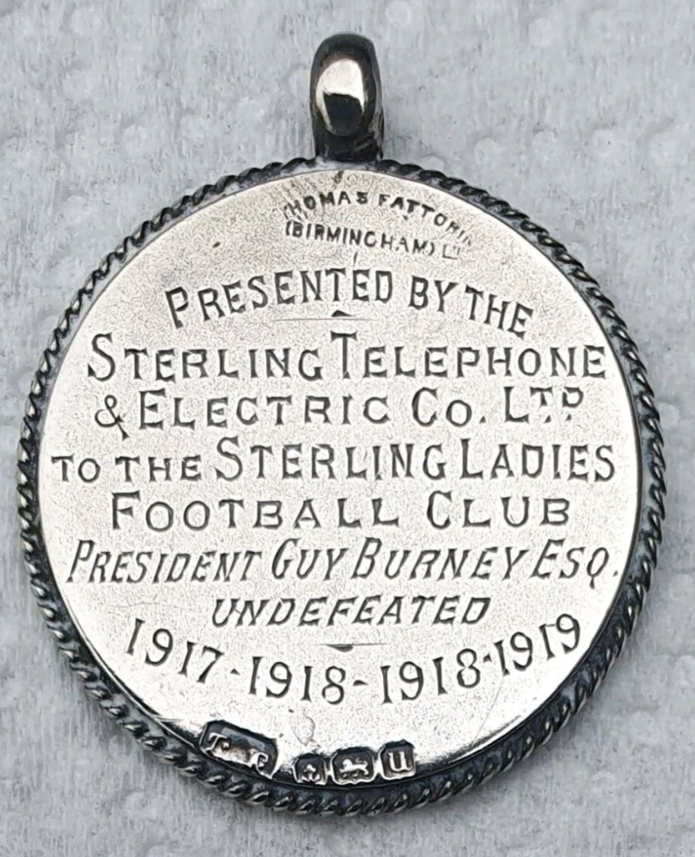 WW1 over 250 teams over 1,000 Games raising fortune for charity - 1 team became Intl famous for 2 undefeated Seasons - Sterling Ladies FC 'The Dagenham Invincibles' - Surely a blue plaque? @footballandwar @TheWFA @CllrDRodwell @justaballgame ⚽️talksport.com/football/18714…⚽️