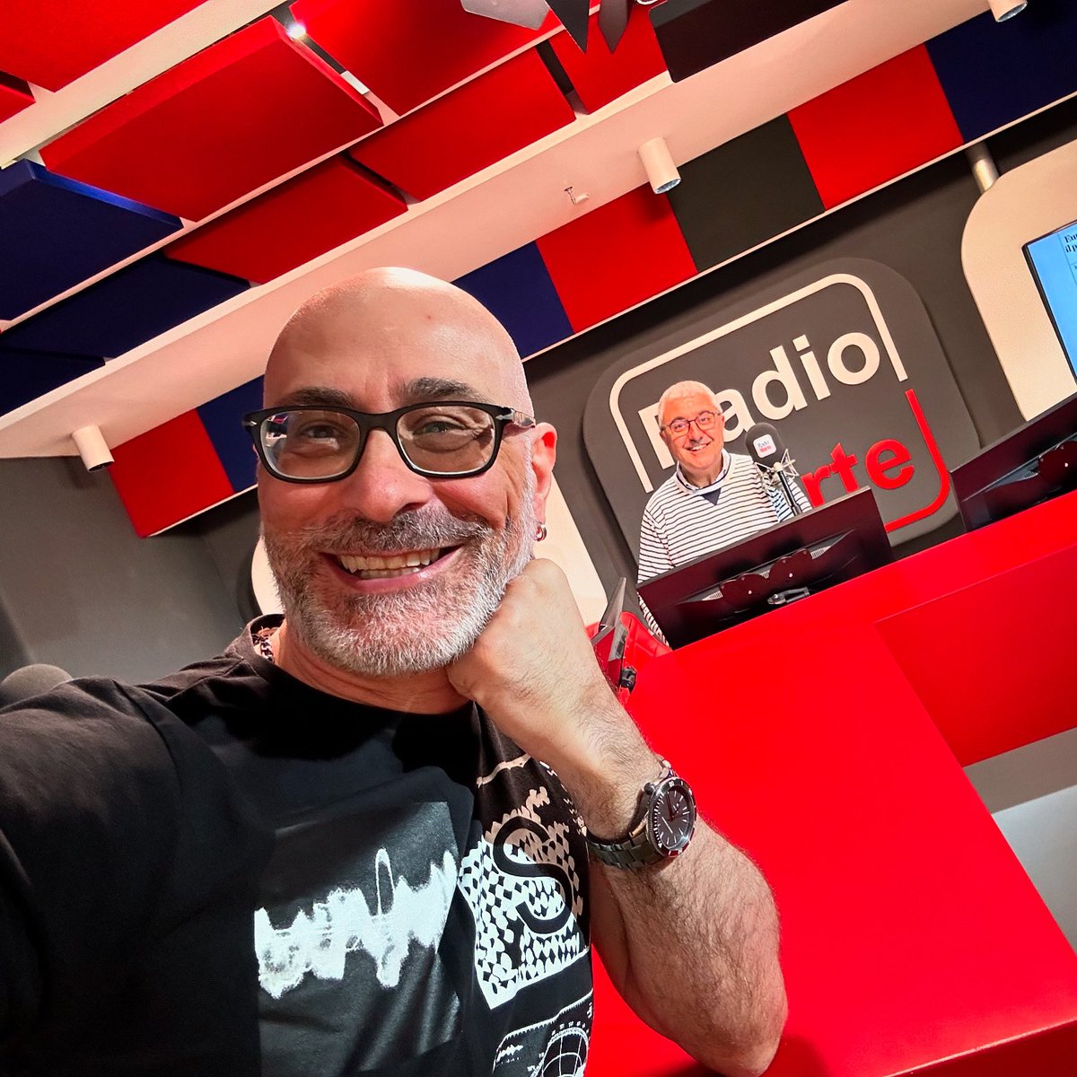 francosimeri's tweet photo. Buongiorno ☀️
Finalmente venerdì 😃
Su @radiomarte e in Tv, canale 183 digitale terrestre 📻 📺 
Dalle 6 alle 7 on air 🎙🎧 
@vargeppe 
#staytuned #buongiorno #radio #radiomarte #morning  #morningmood https://t.co/0oI1x3QmFe