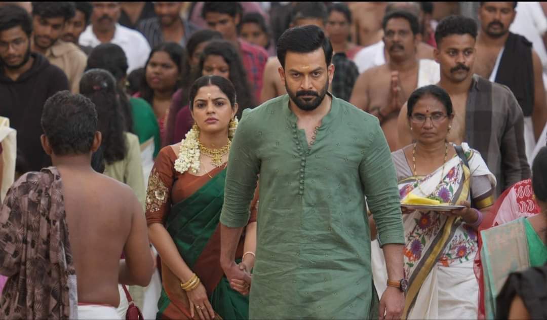 Prithvi's #GuruvayoorAmbalanadayil has raked in 'Near ₹60 crore' opening week (7 Days) Globally, Second biggest Opening week for the actor! Top '7 Days' Mollywood grosser - 2024. 1. AaduJeevitham - ₹85.5 cr 2. Aavesham - ₹60.25 cr 3. Guruvayoor Ambalanadayil - ₹58.25 cr