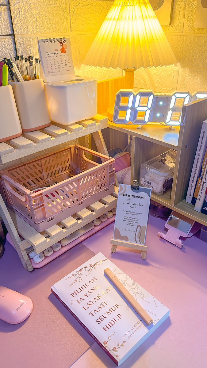 Menikah itu berat. 
Maka pilihlah dengan baik laki-laki yang akan menemani perjalananmu seumur hidup itu. 🥀

Kalau dari awal udah ga srek, ya udah jangan dilanjutkan. Daripada entar nyessel?! :(

Batal nikah itu masih jauh lebih baik daripada GAGAL dalam pernikahan. 🥀