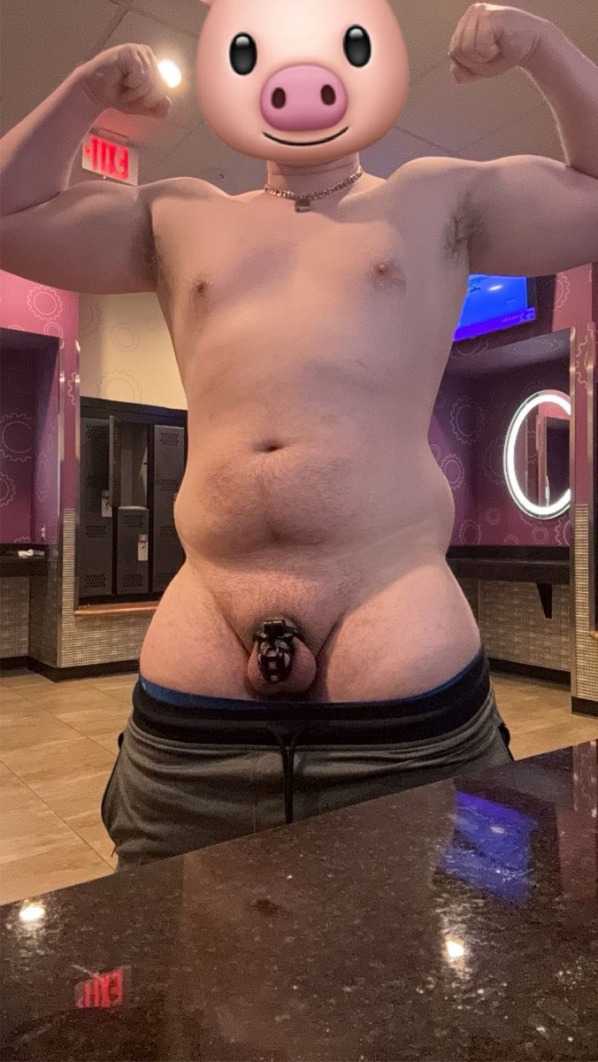 beefy_sub's tweet photo. Exposure at the gym is good for chubby muscle pigs 🥴💪🐷🔐

#chastity #lockedgay #publicchastity #gaymuscle #gainer #teamlocked #chastitypig #kink3d https://t.co/jAaNhGcXSz