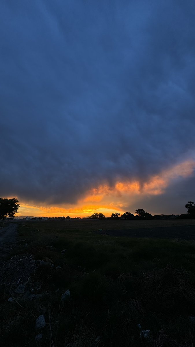No soy un experto en fotografía, pero esta tarde es mágica en #Metepec
