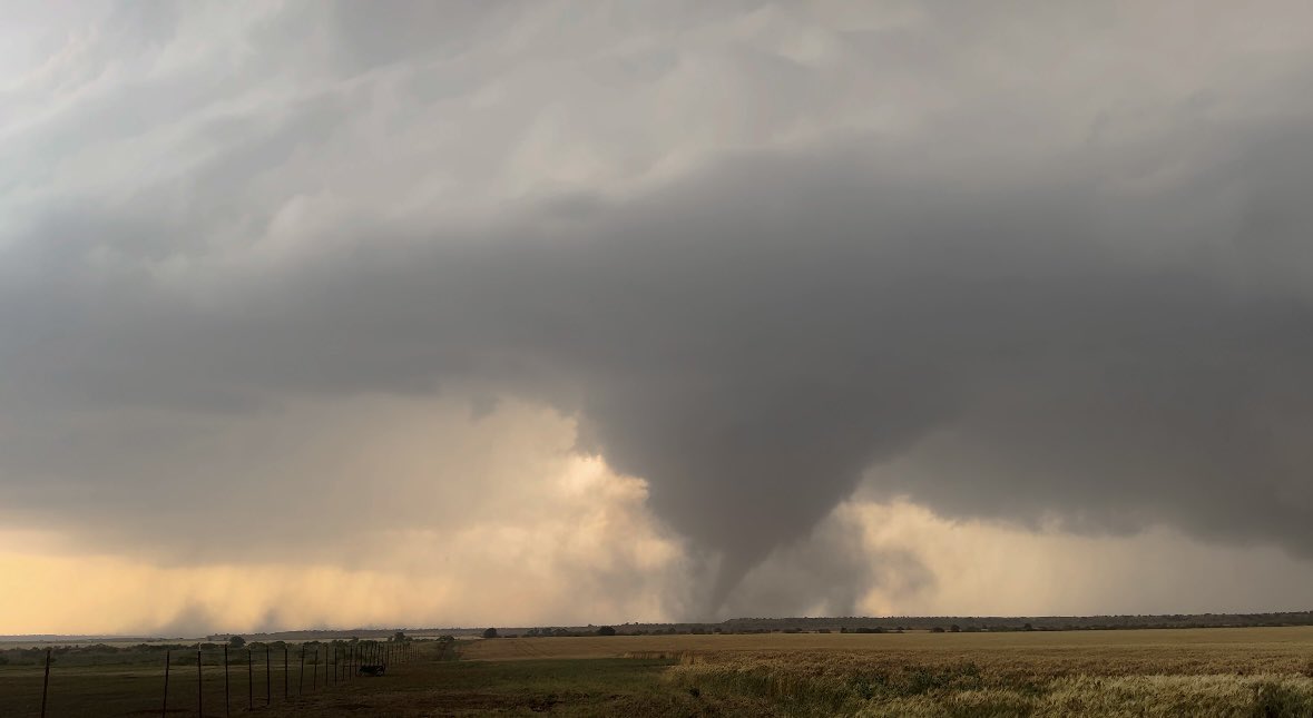 Great chase in southwest Oklahoma today!
@SevereStudios 
#okwx