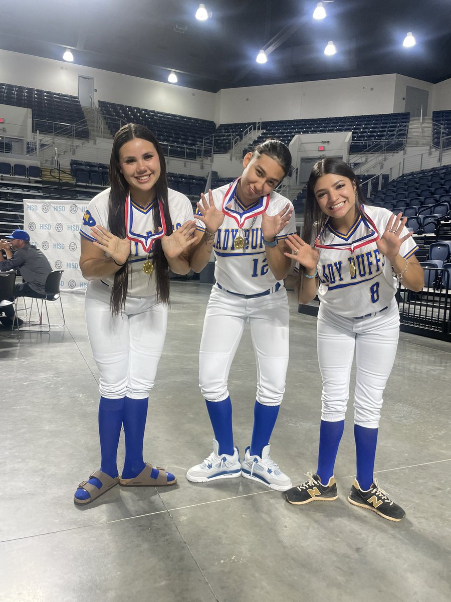 milby_softball's tweet photo. Congratulations to Milby Softballโs Senior All-Stars. #BuffTuff #GoBuffs https://t.co/FMoVQIZny8