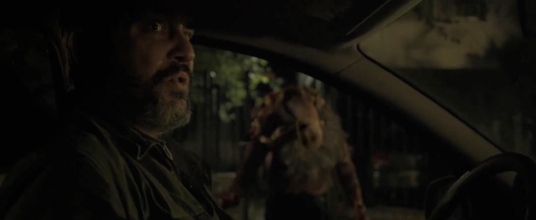 Swedessia's tweet photo. @TheCinesthetic The part in terrified where the shrink lady walks up to the car after getting her neck broken. Amazing body horror https://t.co/khLrNKwhBA