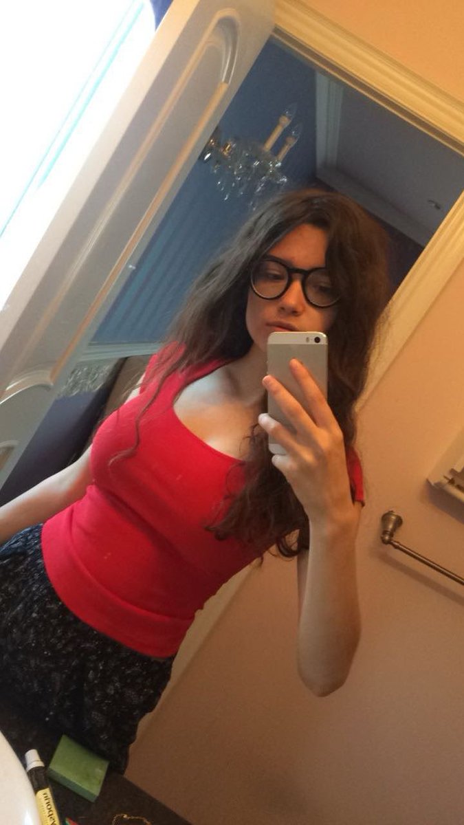 borntopiss's tweet photo. @Princessmwahpin @JackVinsonMusic Me circa 2017 #BoobGate ~ I was 94lbs when I was on fishtank 😇 https://t.co/HWP7LIW3cl