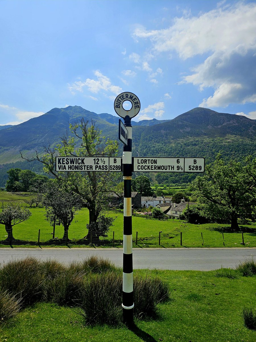 Good morning and Happy Friday! 💚
Today's  #Fingerpostfriday is from The Beautiful and a firm favourite  of mine Buttermere 😍 #LakeDistrict