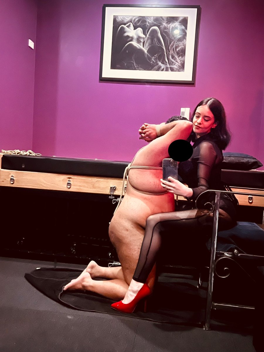 Slave14923's tweet photo. @TheSloaneSteele it was an absolute privilege to serve you Mistress. You amaze me every single time. https://t.co/QiDH9f9iad