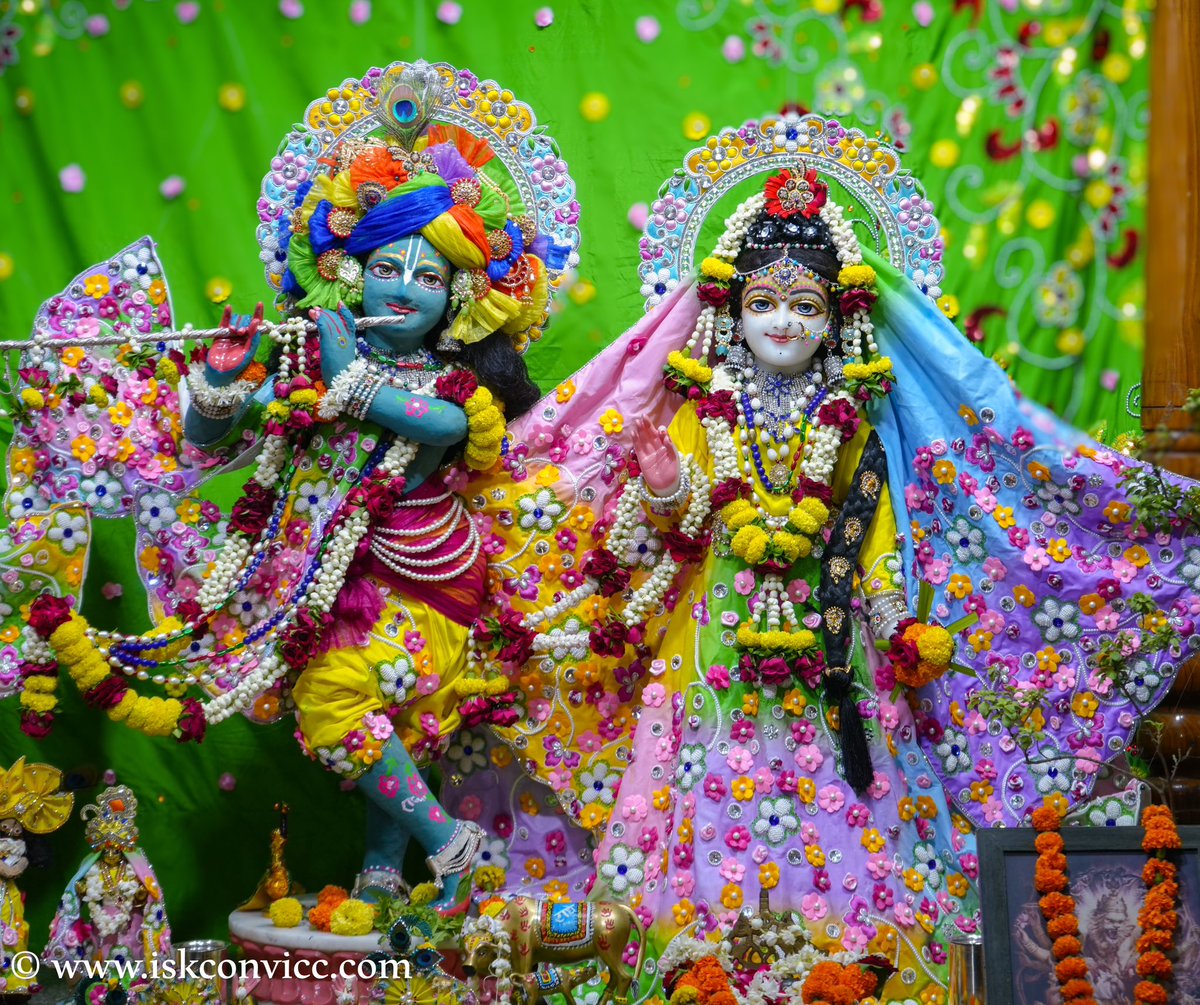 iskconvicc's tweet photo. Śrī Śrī Radha Gopal Darshan - 24/5/2024 @iskconvicc
#srisriradhagopal #iskconvaranasi #iskconvicc #beautiful #24may #today #iskcondarshan #radhagopal #gauranitai #varanasi #iskcontemple #aajkedarshan https://t.co/Nhfj7NWZpu