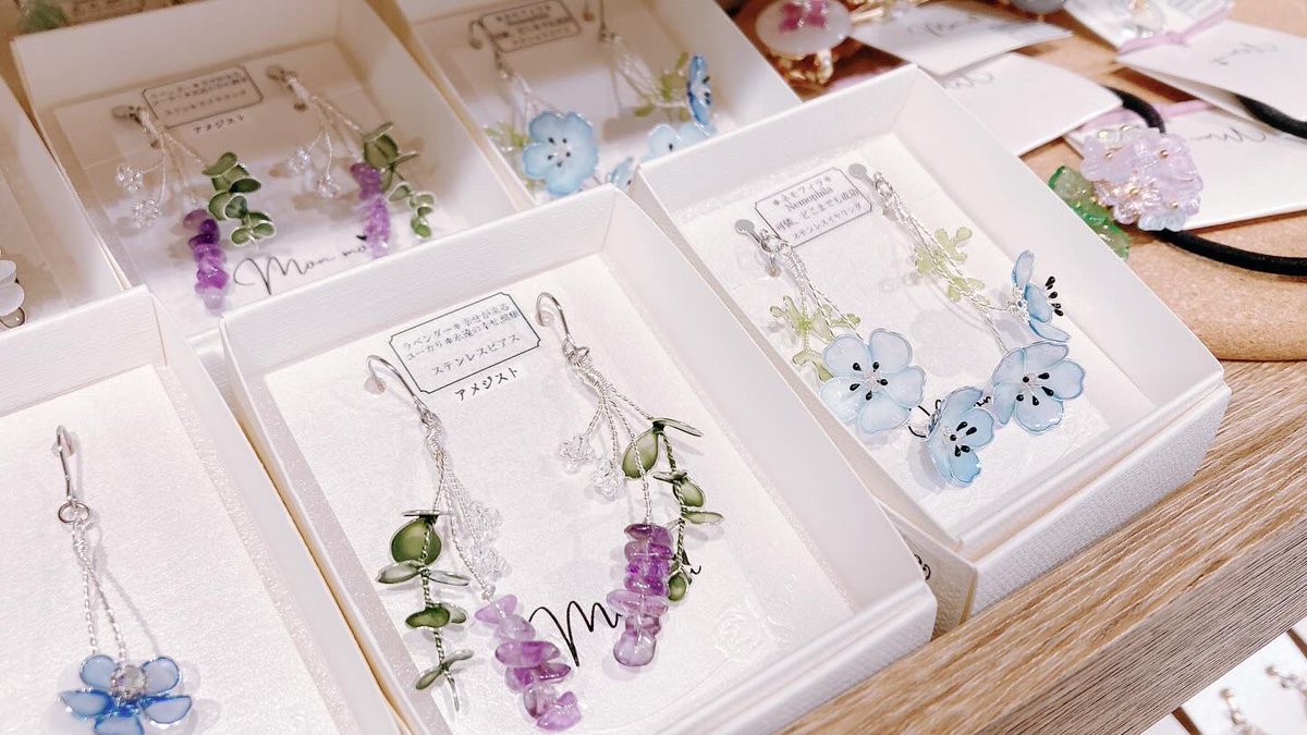 HMG_WP's tweet photo. 🥀#ハンドメイドガーデンズ 🥀
#サンシャインシティ池袋 #アルパ 1F

#Monmoi #呼波
新作のディップアートアクセサリーや、
誕生石の種類豊富な天然石アクセサリーが多数入荷致しました💎 

#ハンドメイド #hmg_cm
#handmade #accessories #kawaii
#souvenir #japan
#ikebukuro #sunshine https://t.co/T0T3j2wUwJ