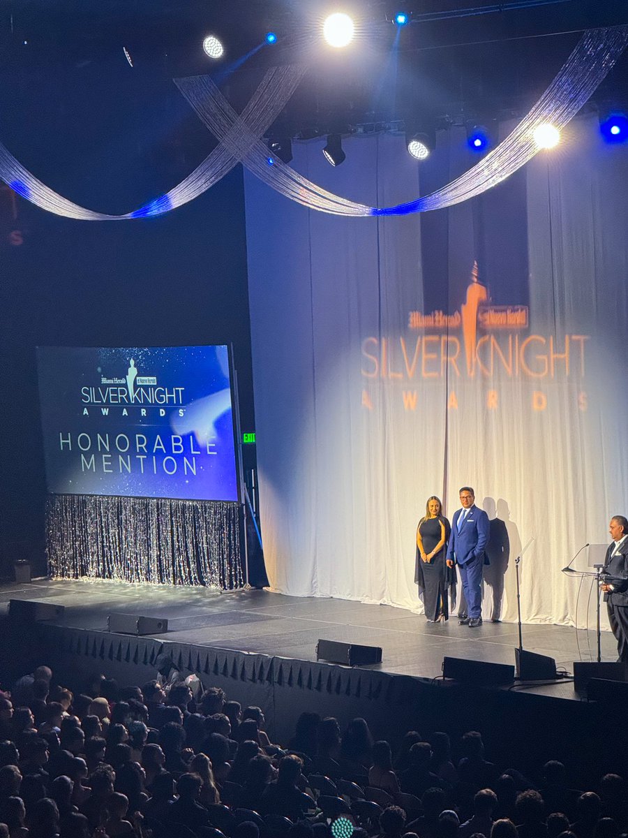 menanunez's tweet photo. What an incredible honor it was to present at the @MiamiHerald Silver Knight Awards on behalf of @childrenstrust. It was truly an inspiring night. Their dedication and passion are nothing short of awe-inspiring! #SilverKnightAwards #InspiringYouth #BrightFuture https://t.co/ApOlc2luTy