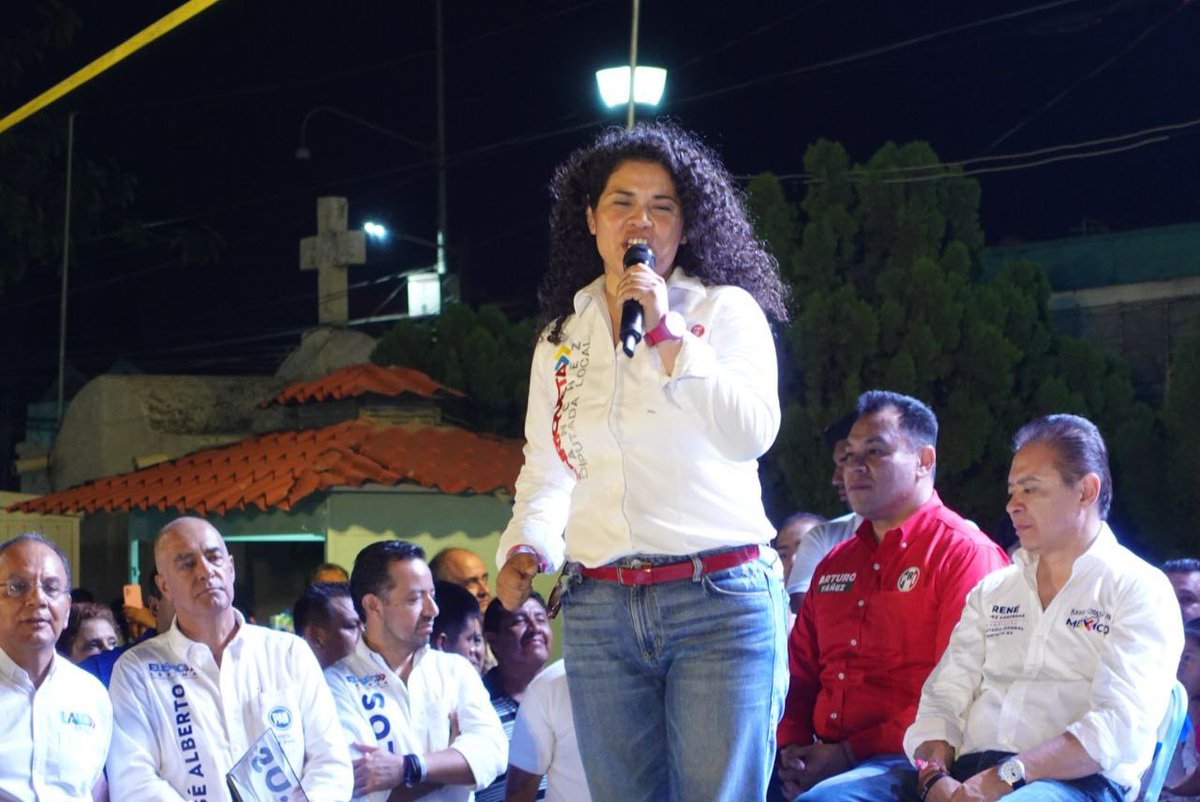 Augustadrh's tweet photo. Con #RumboSeguro recorriste el distrito, querida @Enriqueta_SF, sin duda alguna tendremos Diputada Local en el #Distrito24 de #Tehuacán y la voz de la gente será escuchada.
#VotaPAN https://t.co/CoBjB6tsIL