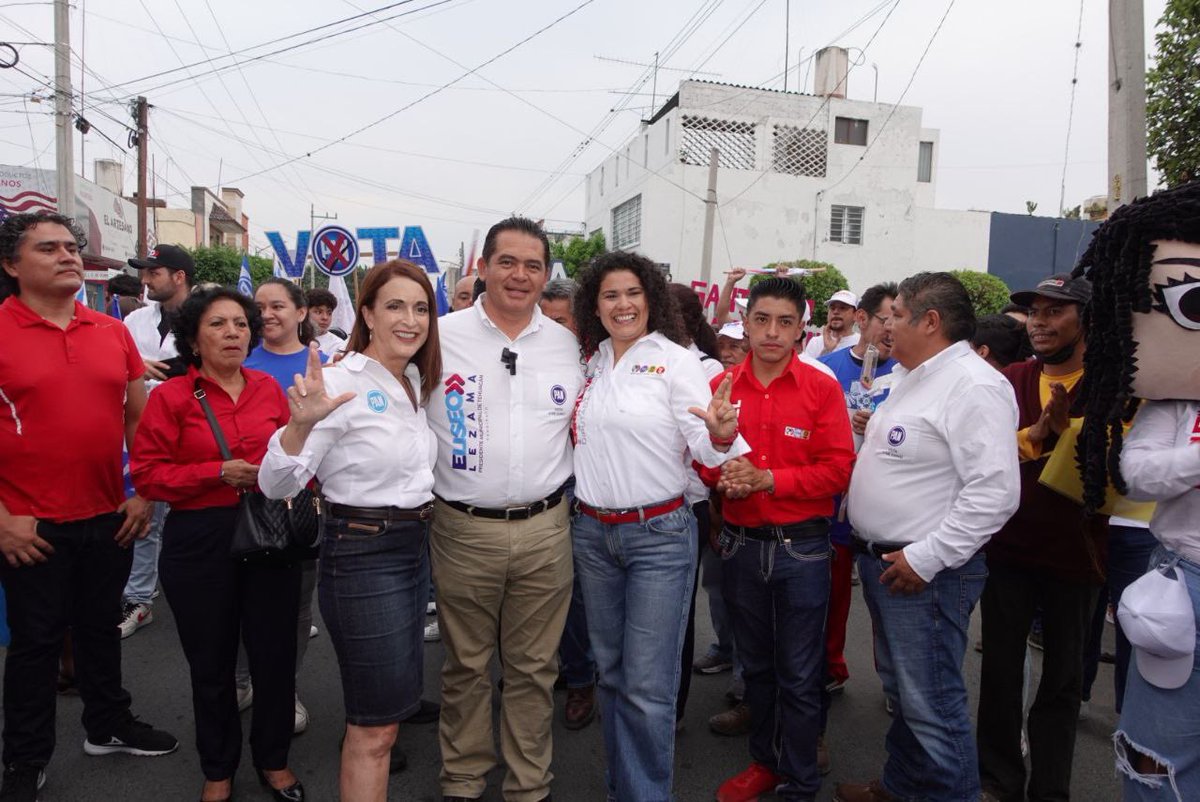Augustadrh's tweet photo. Con #RumboSeguro recorriste el distrito, querida @Enriqueta_SF, sin duda alguna tendremos Diputada Local en el #Distrito24 de #Tehuacán y la voz de la gente será escuchada.
#VotaPAN https://t.co/CoBjB6tsIL