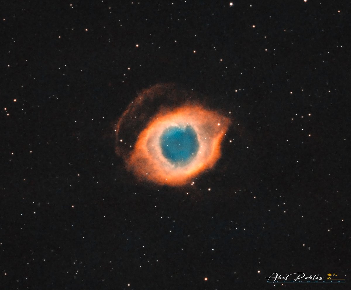 Nebulosa planetaria Hélice NGC 7293, más conocida como el 'Ojo de Dios' 
Ubicada en la constelación de Acuario a unos 680 al.
#cielosESA #Astrophotography #astronomy #Astrophotographer #Deepsky #Stellarium #zwoastro #Baader