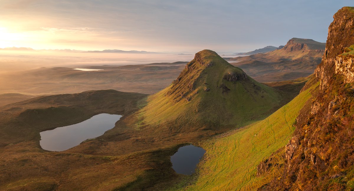 Days off don't get much better than this! Moments before the sun disappeared into the gathering clouds, we were treated to a final splash of light.

#landscapephotography #IsleOfSkye