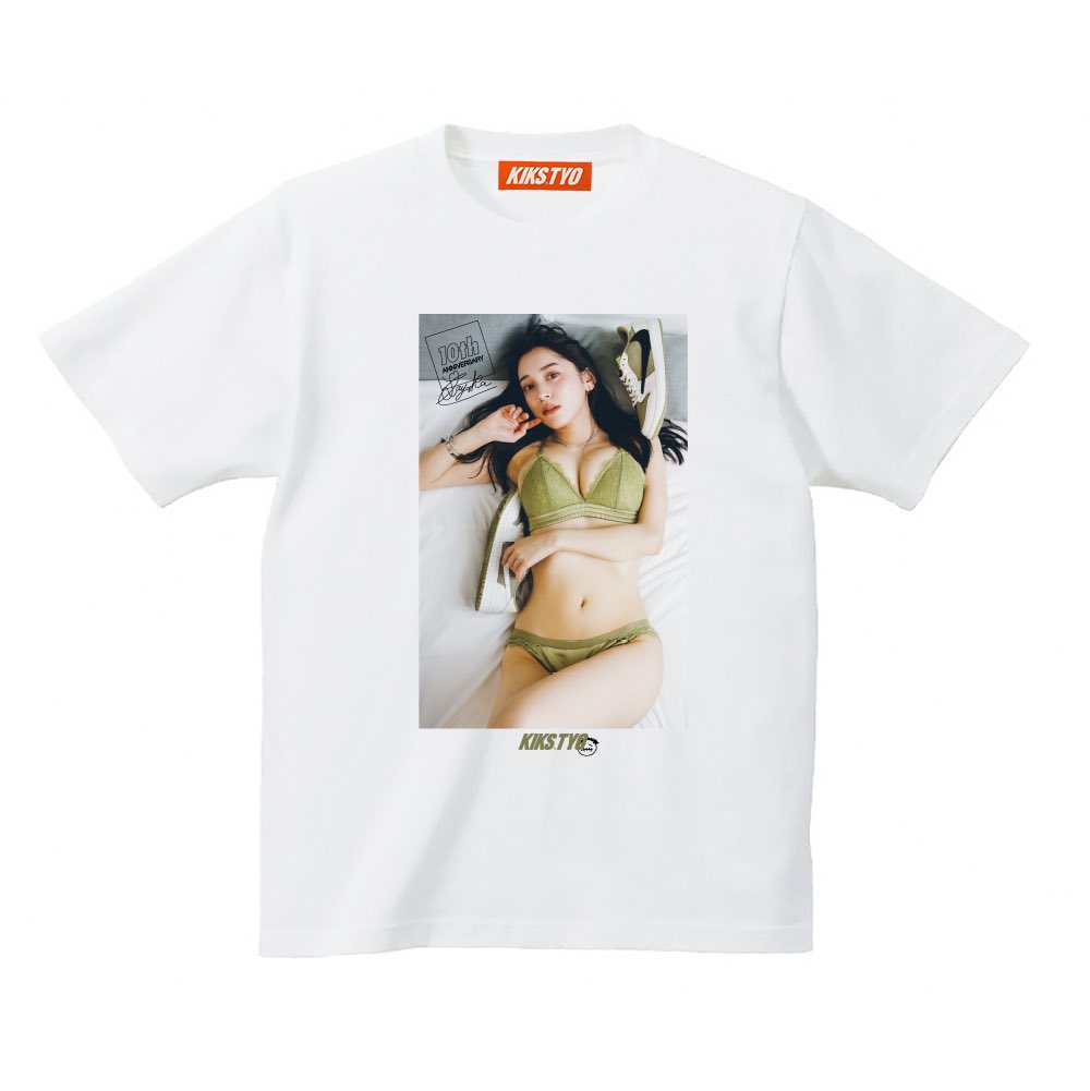 KIKSTYO's tweet photo. 受注締め切りは5/26日曜日まで!!!
人気のKIKS GIRLS TEEに新作が登場!!!
今回のモデルは、都丸紗也華さん。
注）こちらの商品は予約商品です。
New KIKS GIRLS Tees featuring Sayaka Tomaru available now online at https://t.co/FHkQbO31r9 (Japan) and https://t.co/ErIIw2GBZo(International). https://t.co/zqQ03qGZbt