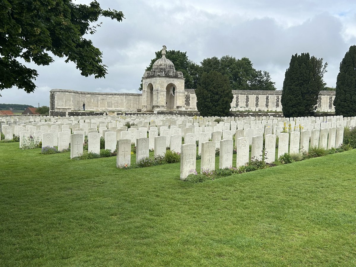 Shbbftours's tweet photo. The final visit of our recce was to pay our respects at #Tynecotcemetery beautiful, moving and so peaceful #ww1 #cwgc #ypres #ypressalient #battlefieldtours #battlefieldguide #bespokebattlefieldtours #respect #restinpeace https://t.co/nCf7Ln600t