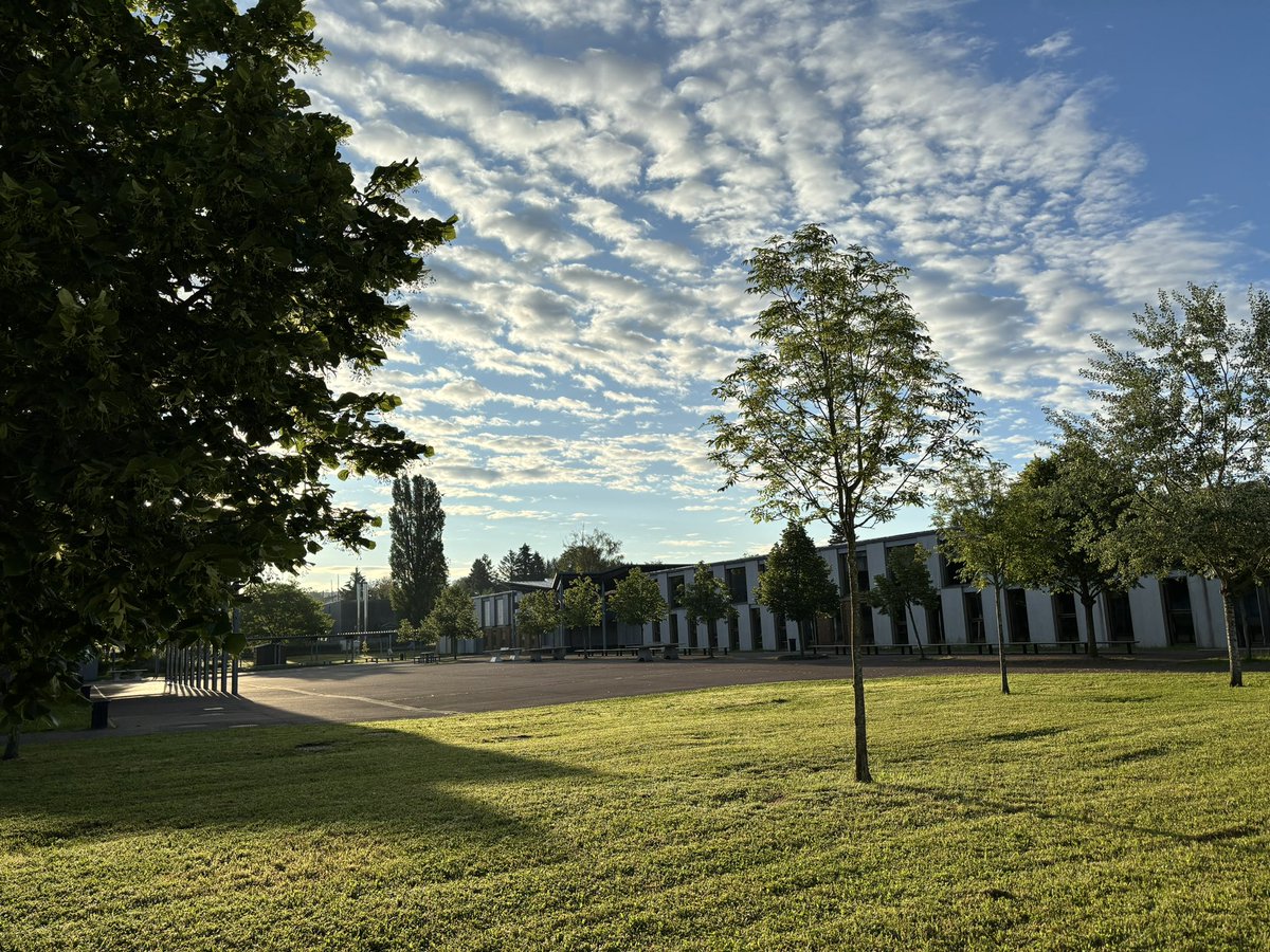 Scarch52's tweet photo. Promenade du matin au collège de #Wassy... et c'est toujours un petit moment de bonheur ! https://t.co/uE0gNEHyoh